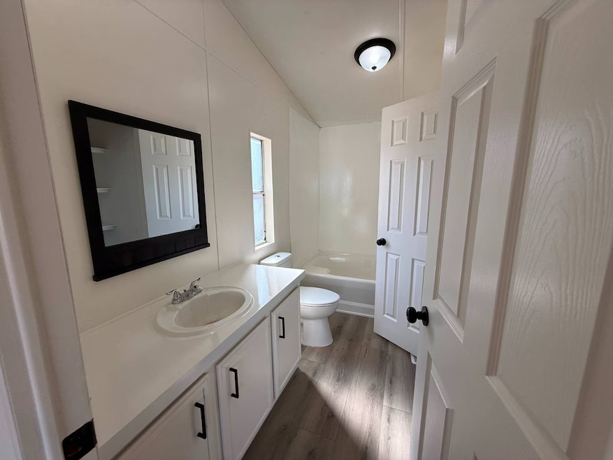 3BR/2BA Remodeled Home – Bravo Community Riverside - Photo 12