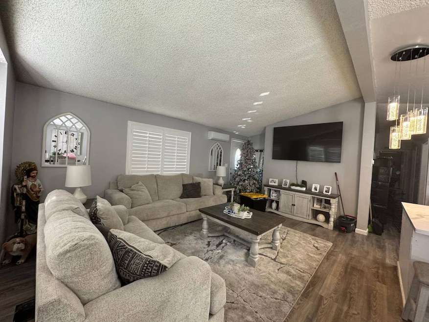 2BR/2BA Remodeled Double-Wide – Bravo Estates Riverside