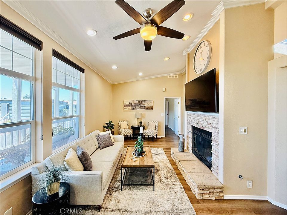 3BD/2BA Move-In Ready in Huntington Shorecliffs — Space 140