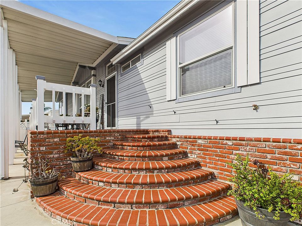 3BD/2BA Move-In Ready in Huntington Shorecliffs — Space 140