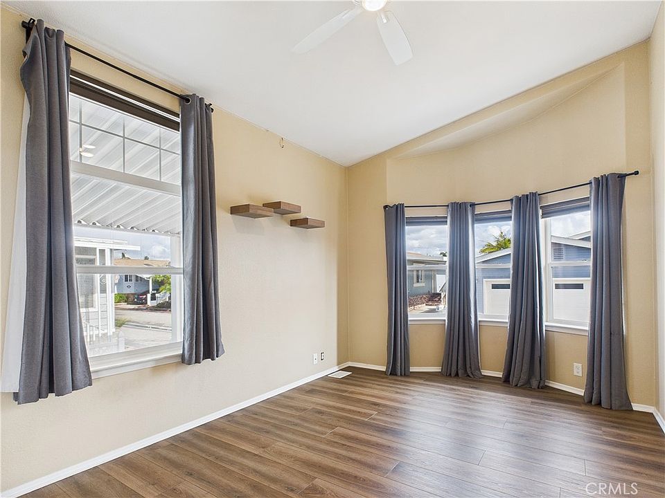 3BD/2BA Move-In Ready in Huntington Shorecliffs — Space 140 - Photo 4