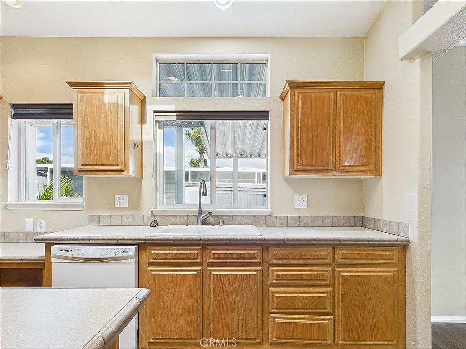 3BD/2BA Move-In Ready in Huntington Shorecliffs — Space 140 - Photo 23
