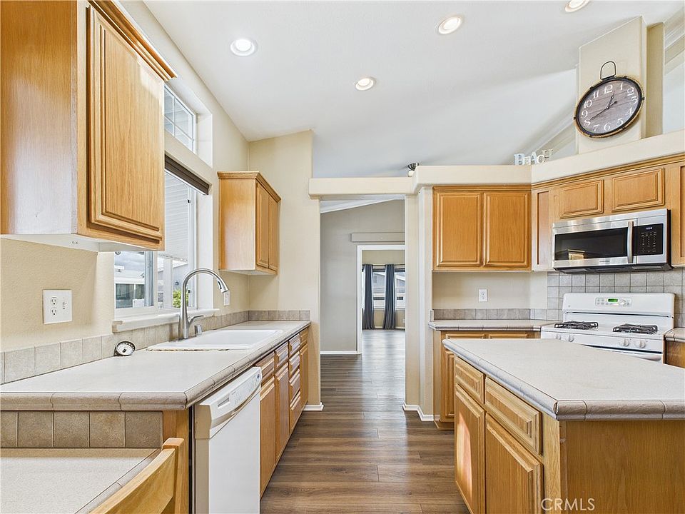 3BD/2BA Move-In Ready in Huntington Shorecliffs — Space 140 - Photo 24
