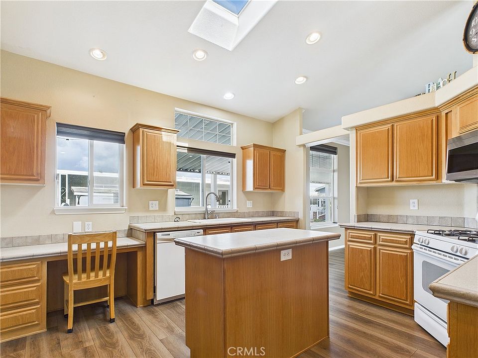3BD/2BA Move-In Ready in Huntington Shorecliffs — Space 140 - Photo 26