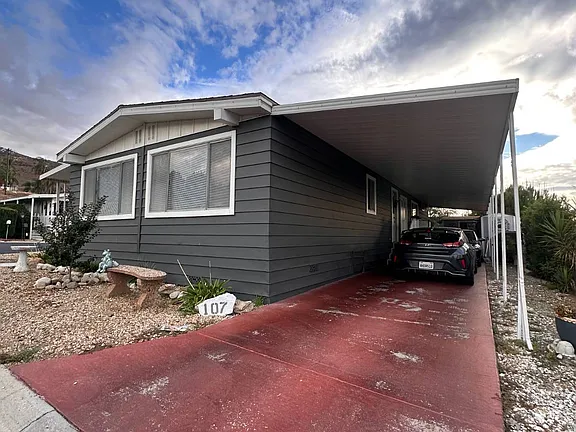 Beautifully Upgraded 2BR/2BA – Villa Magnolia 55+ Space 107