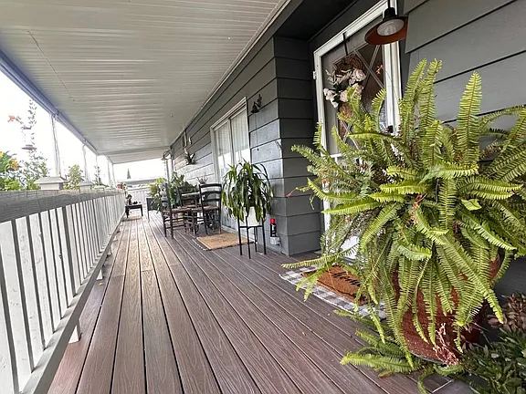 Beautifully Upgraded 2BR/2BA – Villa Magnolia 55+ Space 107