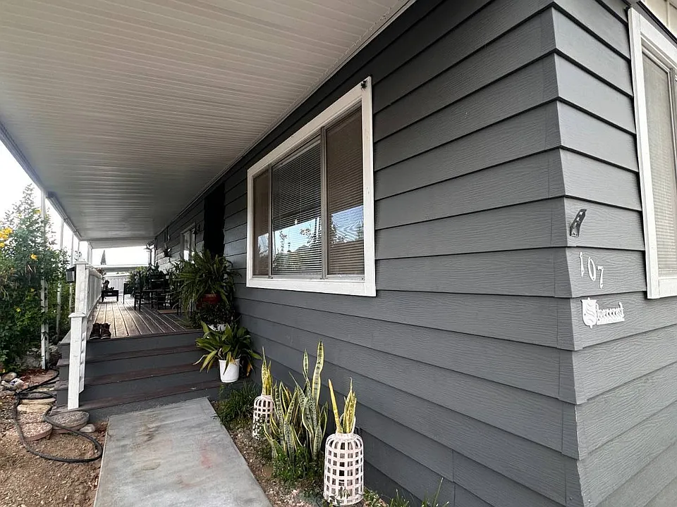 Beautifully Upgraded 2BR/2BA – Villa Magnolia 55+ Space 107 - Photo 4