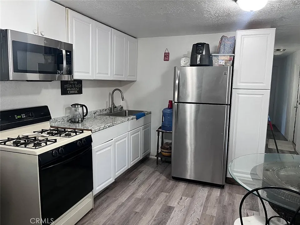 Charming 3BR/2BA – Sunrise Pass, Barstow - Photo 10