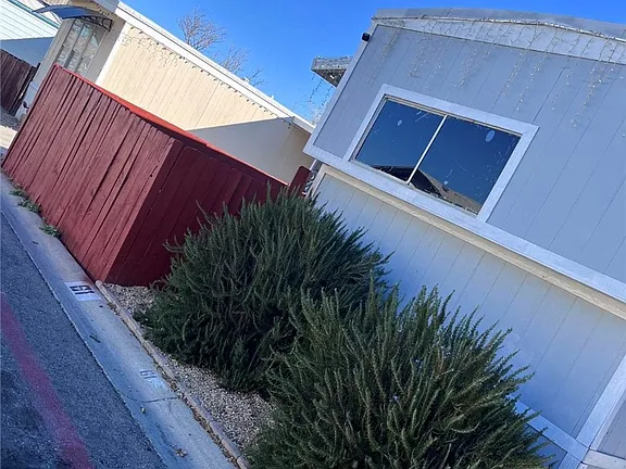 Charming 3BR/2BA – Sunrise Pass, Barstow - Photo 12