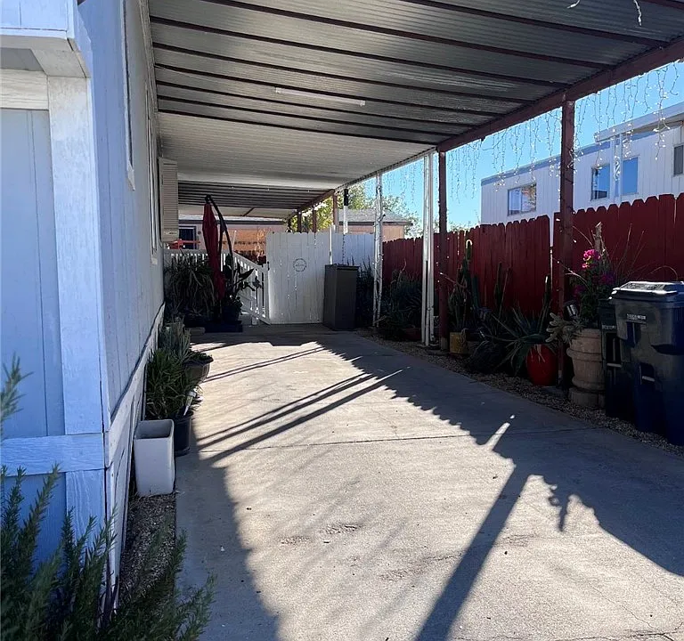 Charming 3BR/2BA – Sunrise Pass, Barstow - Photo 13