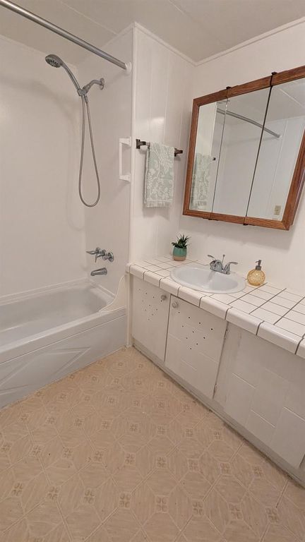 318 Sunny Hills Dr — 2BR/1BA Mobile Home in Rancho Cordova - Photo 10