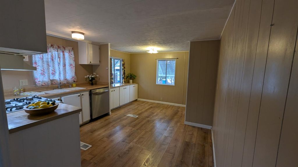 318 Sunny Hills Dr — 2BR/1BA Mobile Home in Rancho Cordova - Photo 4