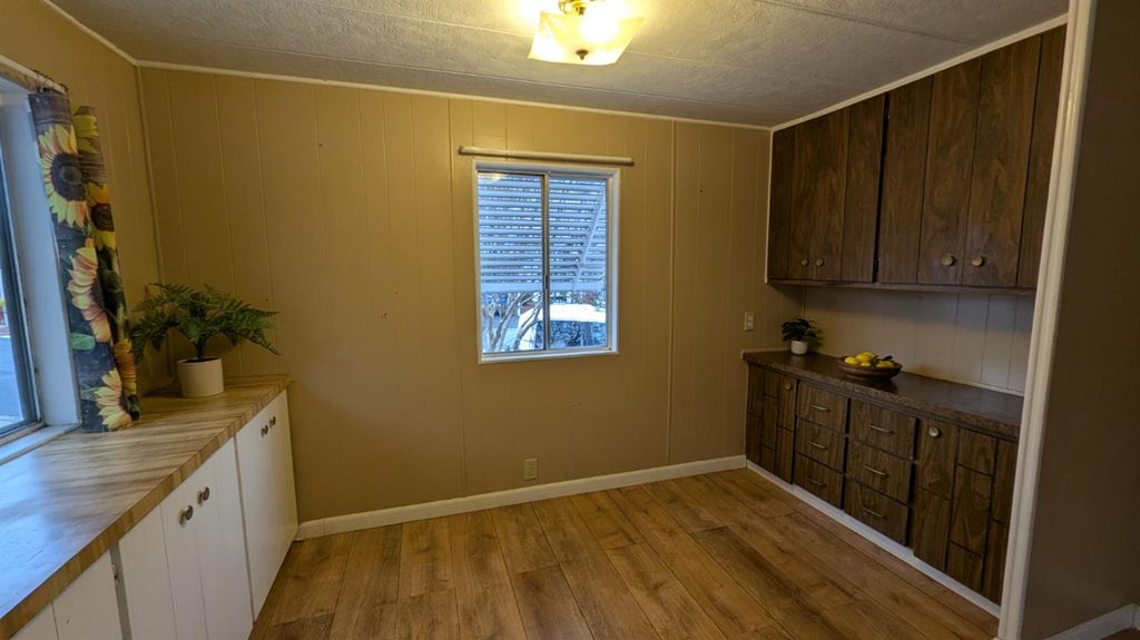 318 Sunny Hills Dr — 2BR/1BA Mobile Home in Rancho Cordova - Photo 5