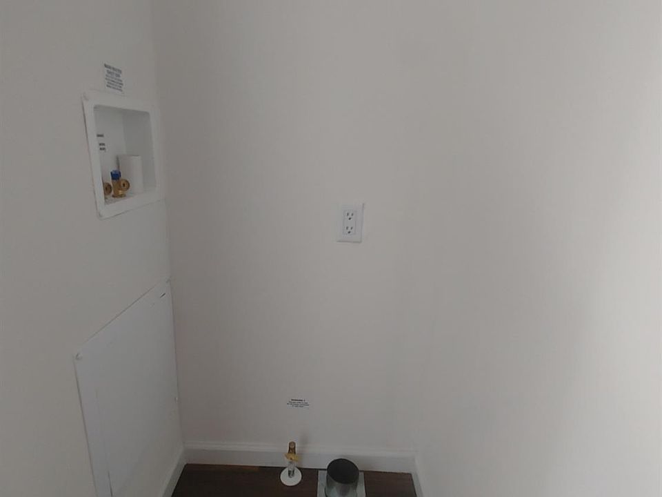 1BR/1BA Newer 2019-Built Mobile Home — Sacramento - Photo 4