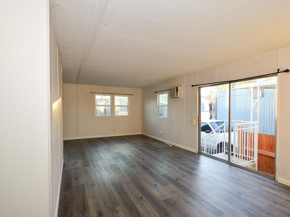 Refreshed 2BR Double-Wide — Fairway Estates, North Highlands