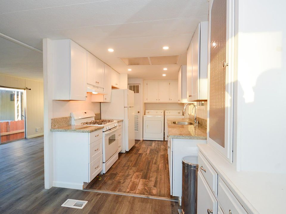 Refreshed 2BR Double-Wide — Fairway Estates, North Highlands - Photo 5