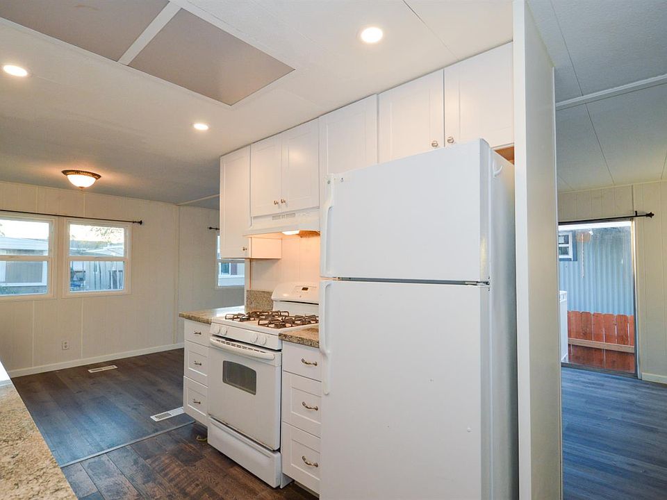 Refreshed 2BR Double-Wide — Fairway Estates, North Highlands - Photo 13