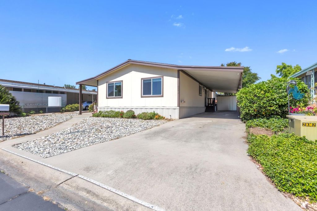 396 Ravine Cir — 2BR/2BA Mobile Home in Rancho Cordova