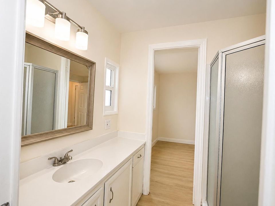 3BR/2BA Manufactured Home in Fairway Estates — North Highlands - Photo 8