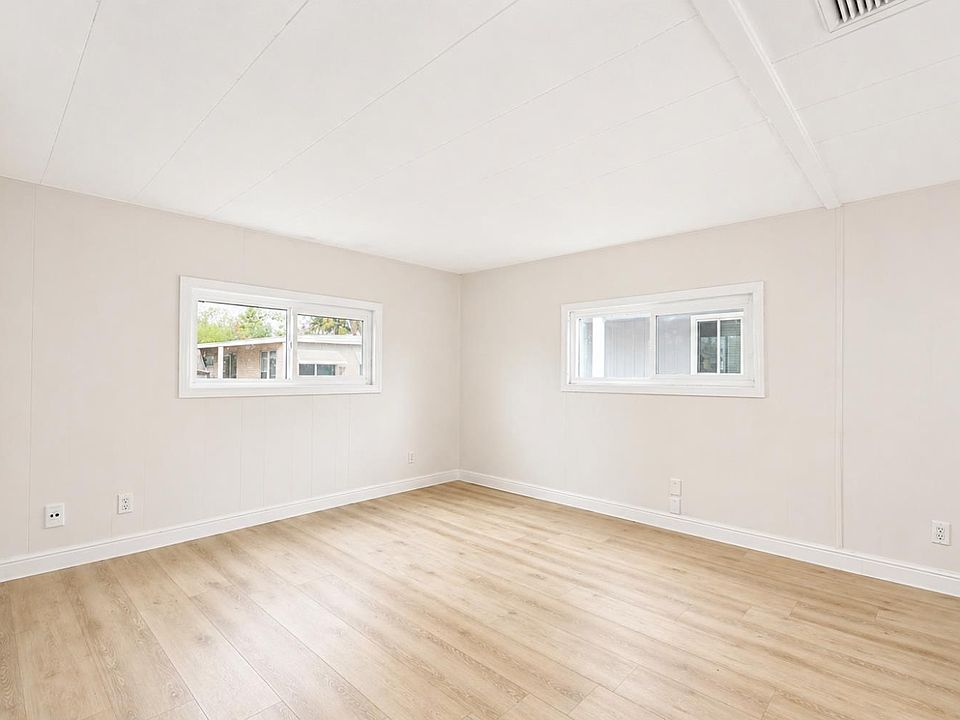 3BR/2BA Manufactured Home in Fairway Estates — North Highlands - Photo 10
