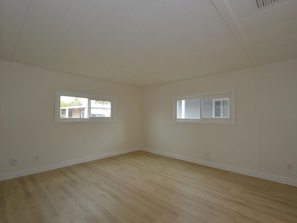 3BR/2BA Manufactured Home in Fairway Estates — North Highlands - Photo 13