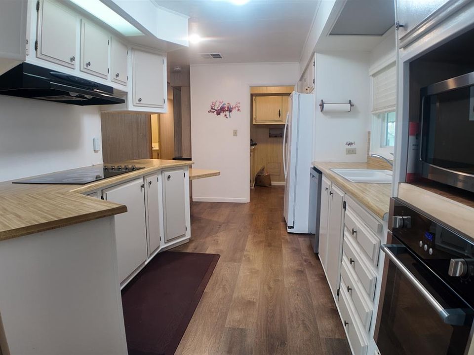 Spacious Double-Wide 2BR/2BA in Sierra Meadows 55+ — Citrus Heights - Photo 5