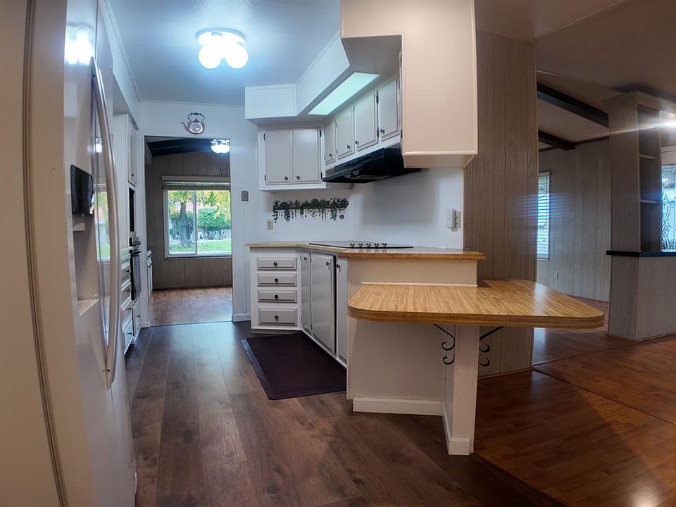 Spacious Double-Wide 2BR/2BA in Sierra Meadows 55+ — Citrus Heights - Photo 6