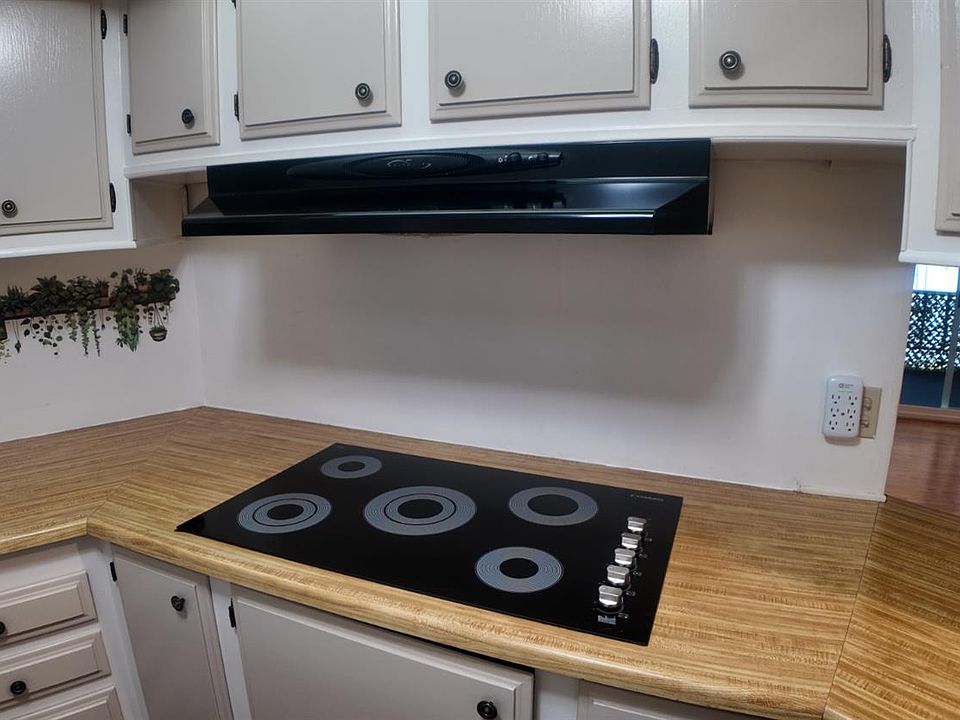 Spacious Double-Wide 2BR/2BA in Sierra Meadows 55+ — Citrus Heights - Photo 7