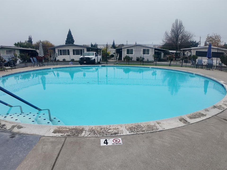 Spacious Double-Wide 2BR/2BA in Sierra Meadows 55+ — Citrus Heights - Photo 9