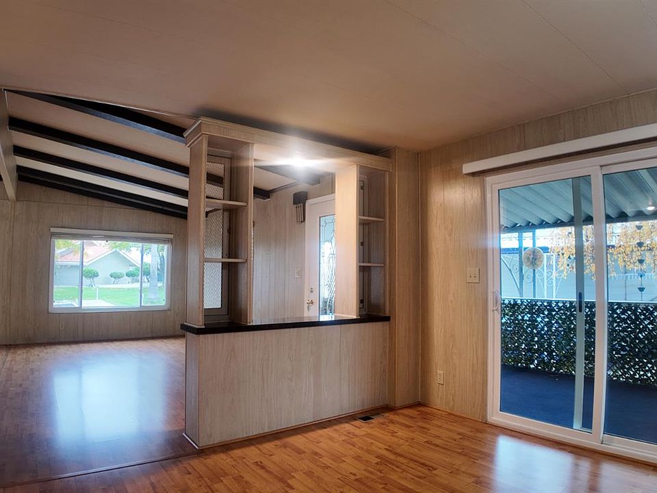 Spacious Double-Wide 2BR/2BA in Sierra Meadows 55+ — Citrus Heights - Photo 11