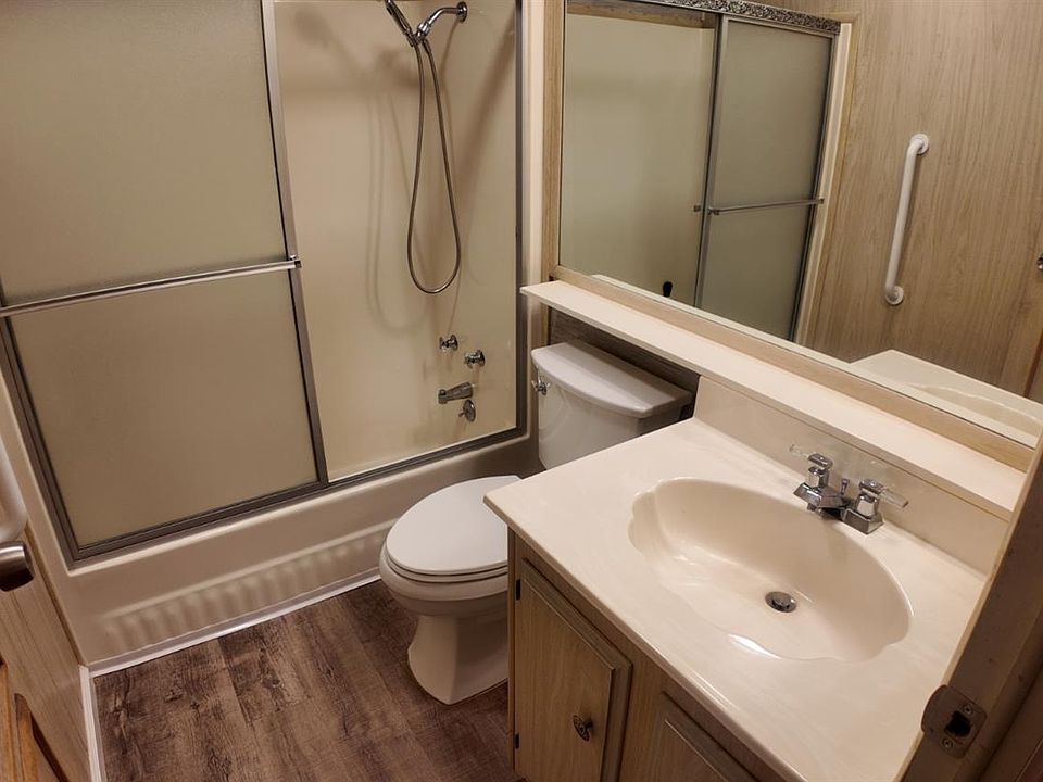 Spacious Double-Wide 2BR/2BA in Sierra Meadows 55+ — Citrus Heights - Photo 12