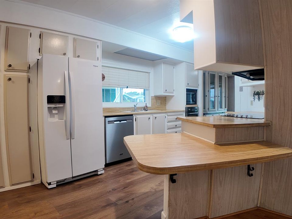 Spacious Double-Wide 2BR/2BA in Sierra Meadows 55+ — Citrus Heights - Photo 18