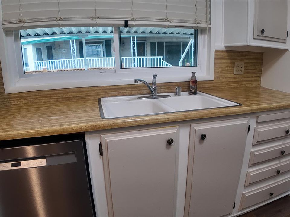 Spacious Double-Wide 2BR/2BA in Sierra Meadows 55+ — Citrus Heights - Photo 19