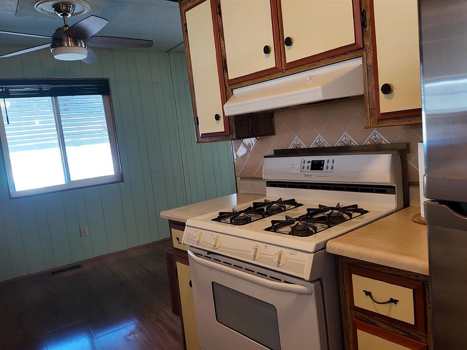 2BR/2BA Mobile Home in Gated 55+ Community — Citrus Heights - Photo 14