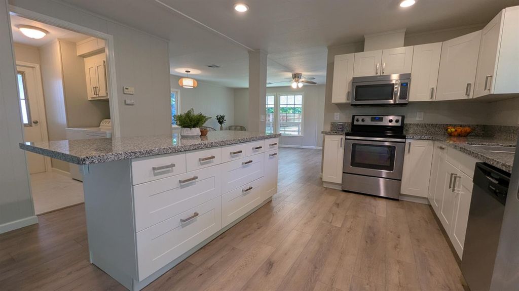 6717 Alden Ln — Remodeled 2BR/2BA Mobile Home in Citrus Heights
