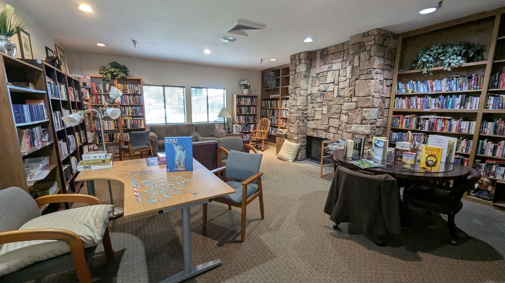 6717 Alden Ln — Remodeled 2BR/2BA Mobile Home in Citrus Heights - Photo 27