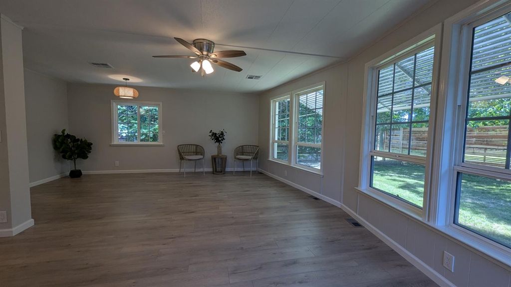 6717 Alden Ln — Remodeled 2BR/2BA Mobile Home in Citrus Heights