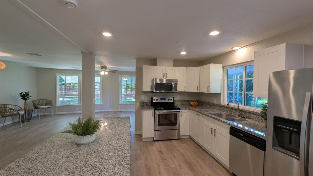 6717 Alden Ln — Remodeled 2BR/2BA Mobile Home in Citrus Heights - Photo 4