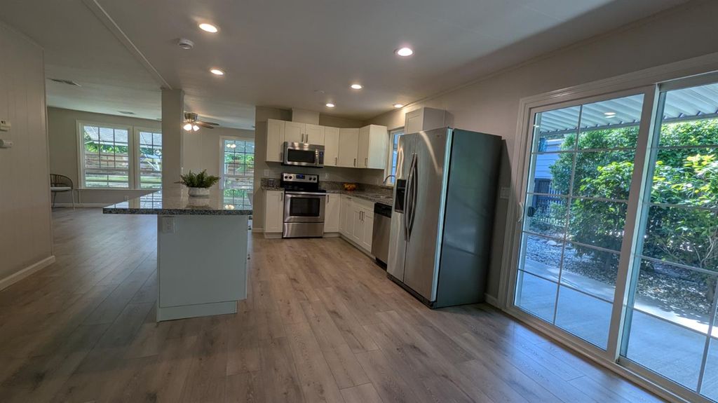 6717 Alden Ln — Remodeled 2BR/2BA Mobile Home in Citrus Heights - Photo 5