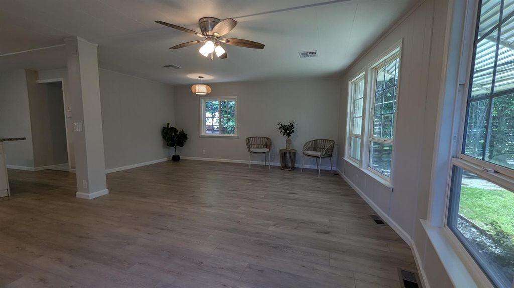 6717 Alden Ln — Remodeled 2BR/2BA Mobile Home in Citrus Heights - Photo 7