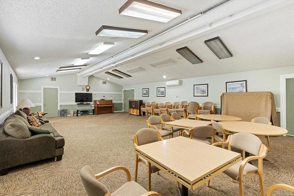 8975 Lawrence Welk Dr Spc 45 — 2BR/2BA in Champagne Village, Escondido - Photo 15